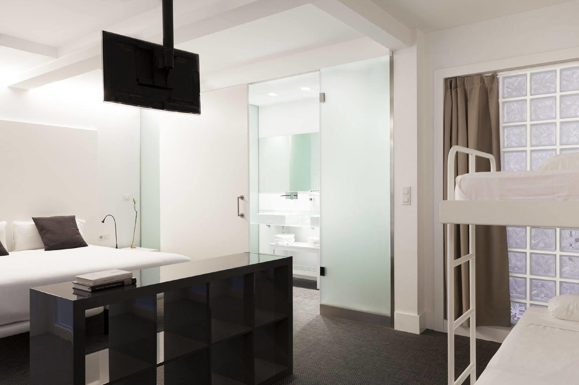 Artrip Hotel Madrid Bagian luar foto